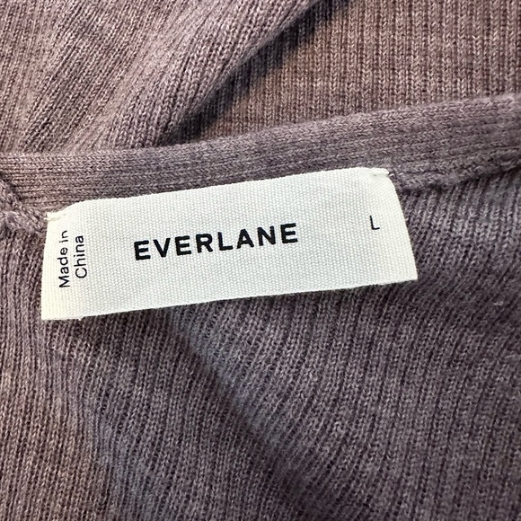 Everlane Ribbed V-neck. - Picture 2 of 5